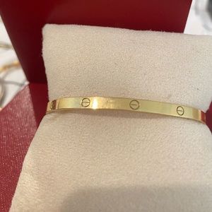 Thin love bracelet, 18k, comes with a pouch and certificate.